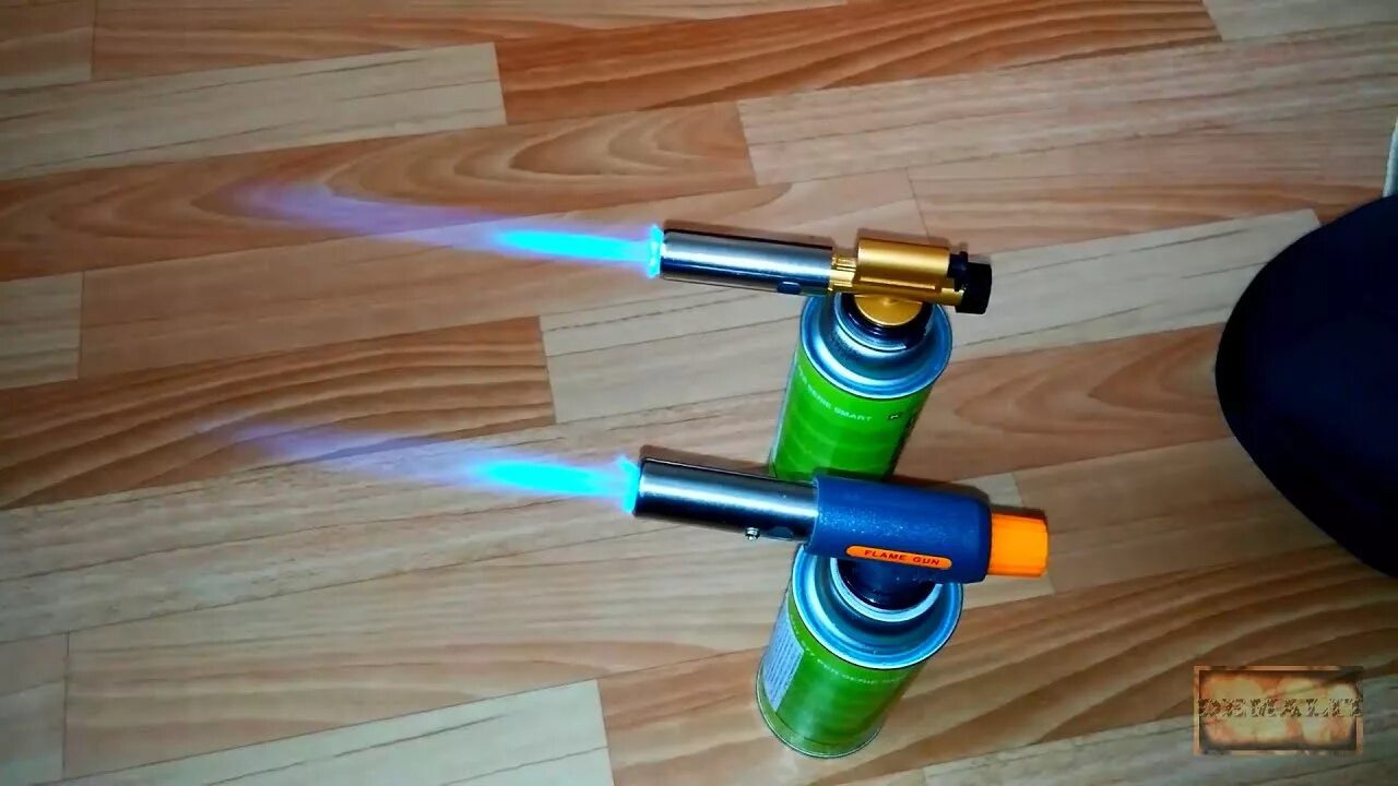Горелка горит красным. Зажигалка газовая горелка с баллоном. форсунка на газовый баллончик. обжиг дерева газовой горелкой. горелка карандаш с пьезоподжигом.