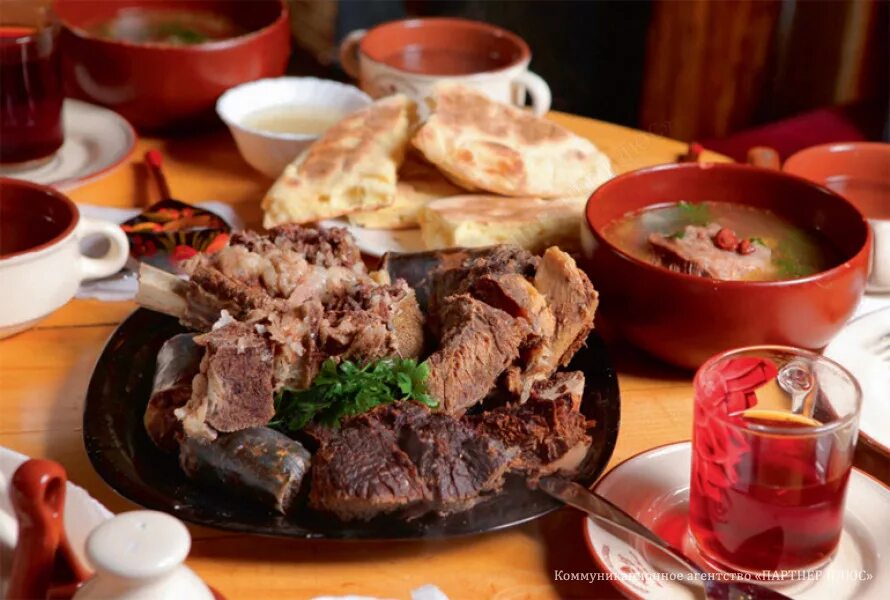 Национальная еда адыгов. Карачаевская кухня. Карачаевские хычины. Карачаевские хычины. Хычин балкарский.