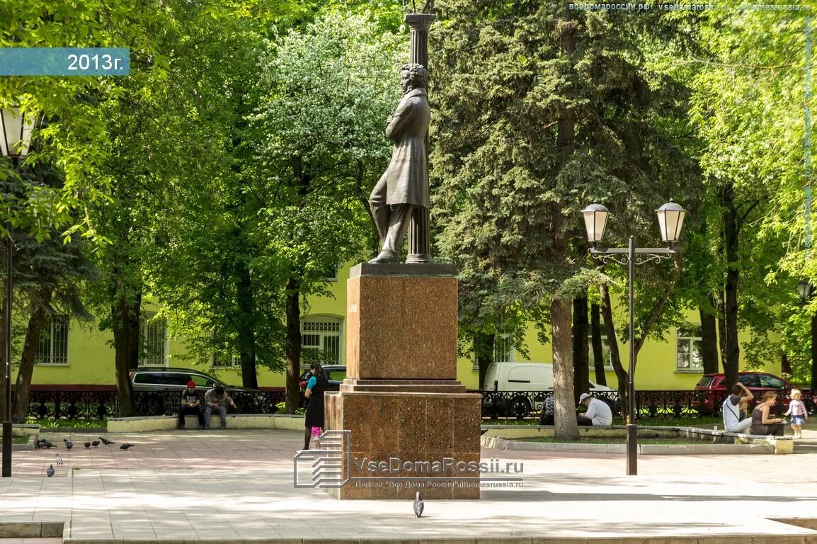 Кладбище кальфа севастополь. Таганрогское партизанское подполье памятник. Улица октябрьская памятники. Октябрьский рб. Памятник пушкину в щелково.