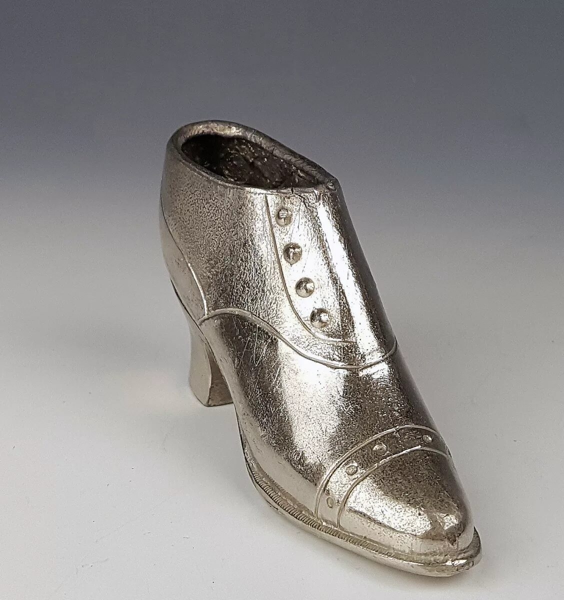 Сабатон латный ботинок. Сабатоны (латная обувь) «медвежьи лапы»,. 009. Железный башмак. Старинные орудия наказания.