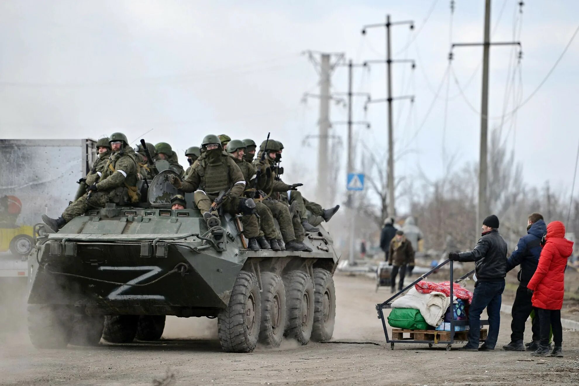 Линия военной операции. БТР 80 В Мариуполе. БТР 80 Донбасс. Колонна БТР 82а. Войска РФ на Украине.