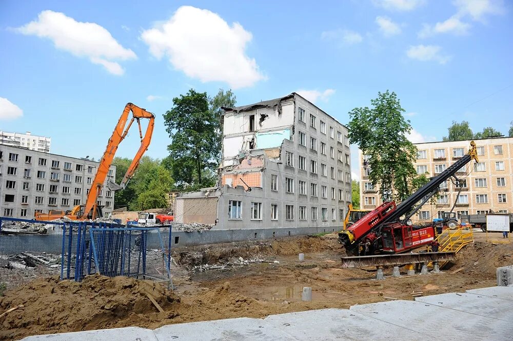 Снос домов в московской области. Строительство пятиэтажного дома. Снесенные пятиэтажки в Москве. Снос многоквартирного дома. Реновация в Москве снос.