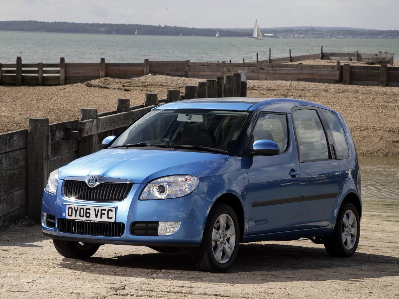 Мини кроссовер шкода. Škoda fabia scout. Skoda октавия skoda фабия. Skoda roomster 2. Skoda roomster 2006.