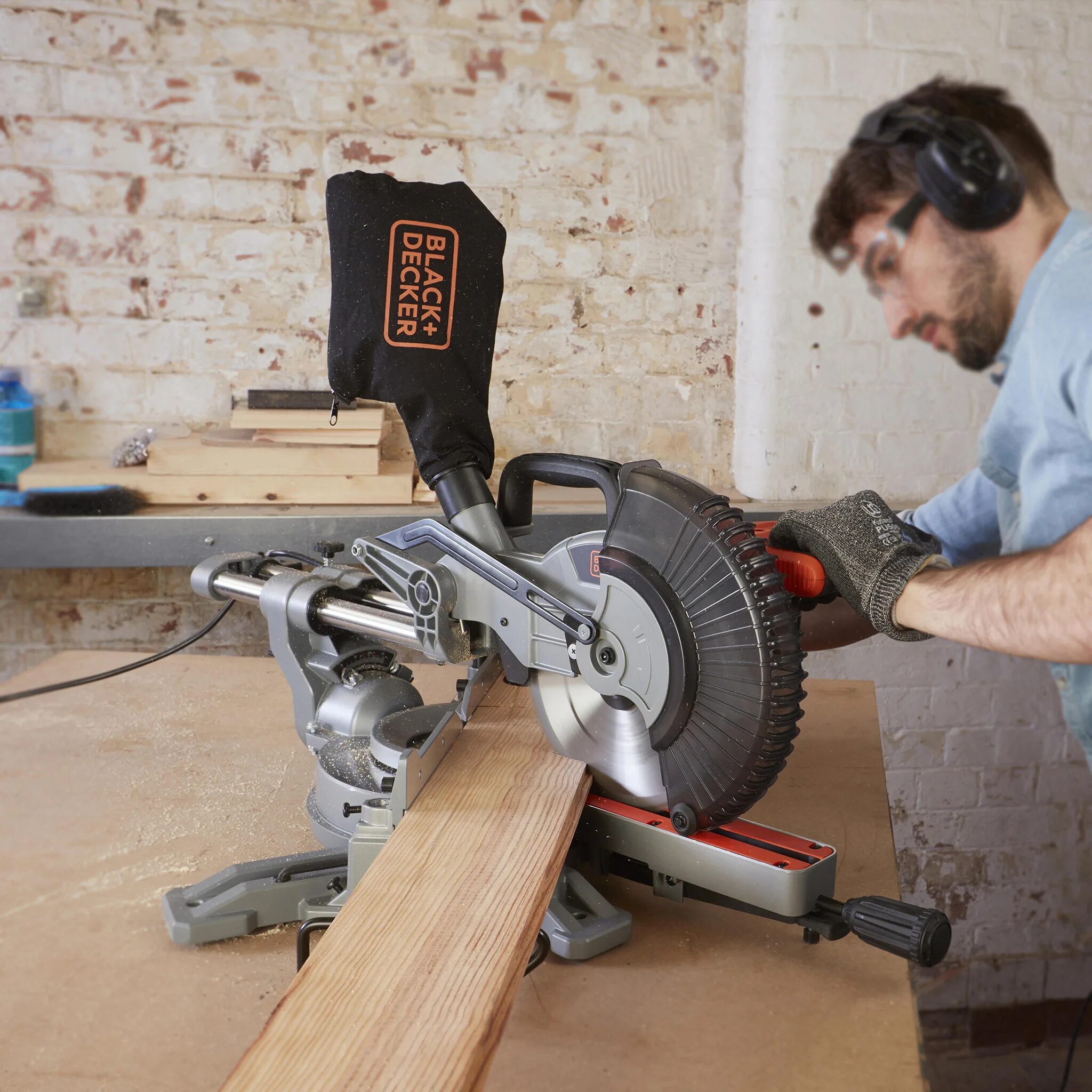 Торцовочная пила с протяжкой black decker. Black&amp;decker bes700. black decker bes710. торцовочная пила black decker bes700. пила black decker bes710.