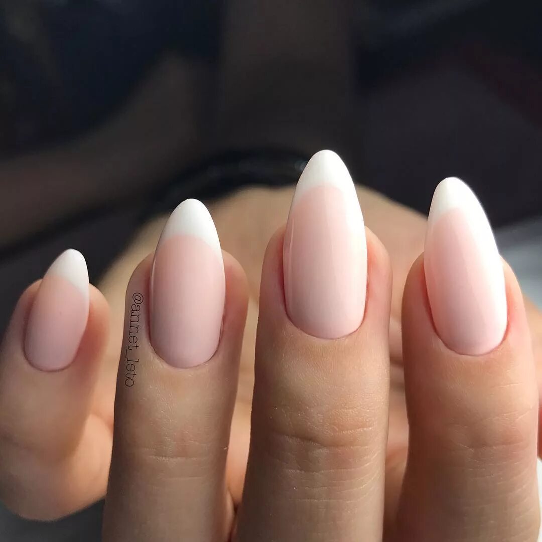 Овально-квадратная форма ногтей. Ногти мягкий квадрат. Форма квадрат овал. Матовый френч миндаль. Короткие закругленные ногти.
