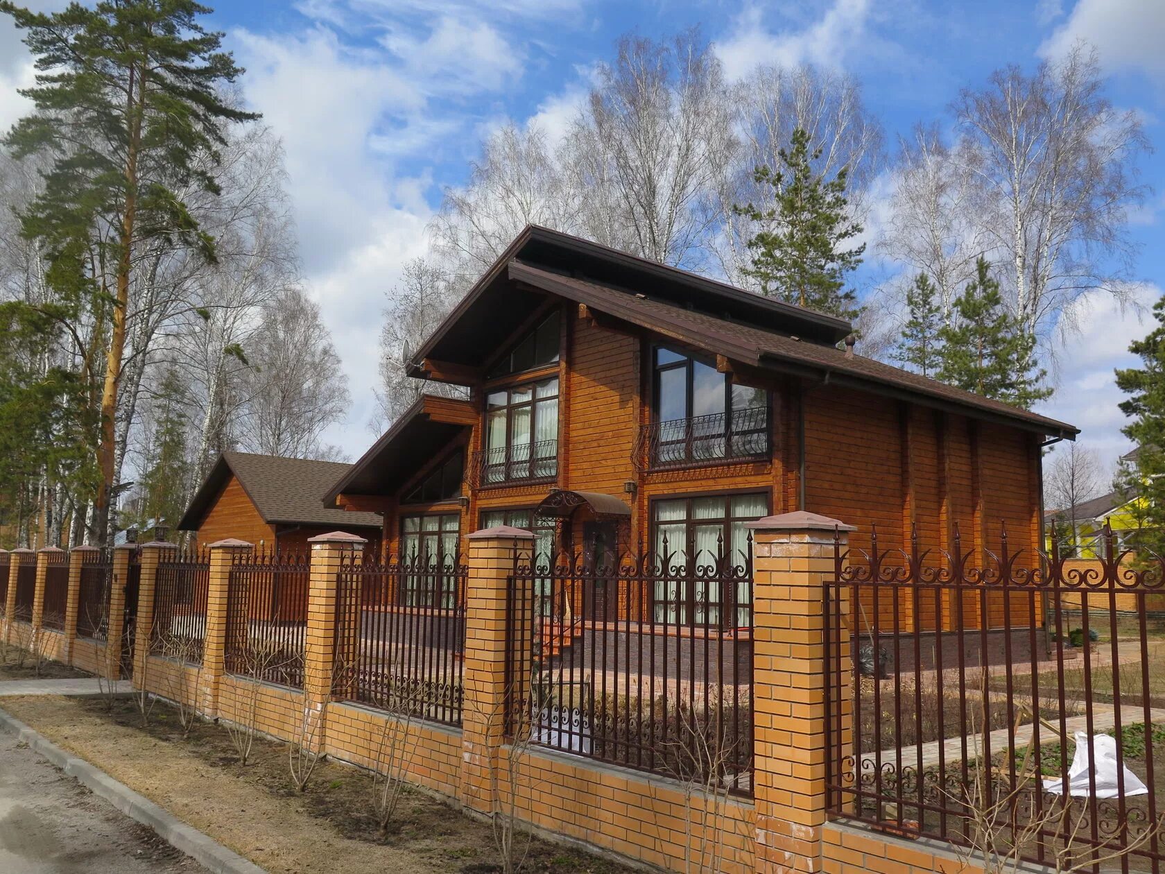 Дом из перфорированного бруса. Перфорированный брус. Новосибирск стройка домов. Дом из бруса в Новосибирске. Дом под ключ в новосибирске цена построить