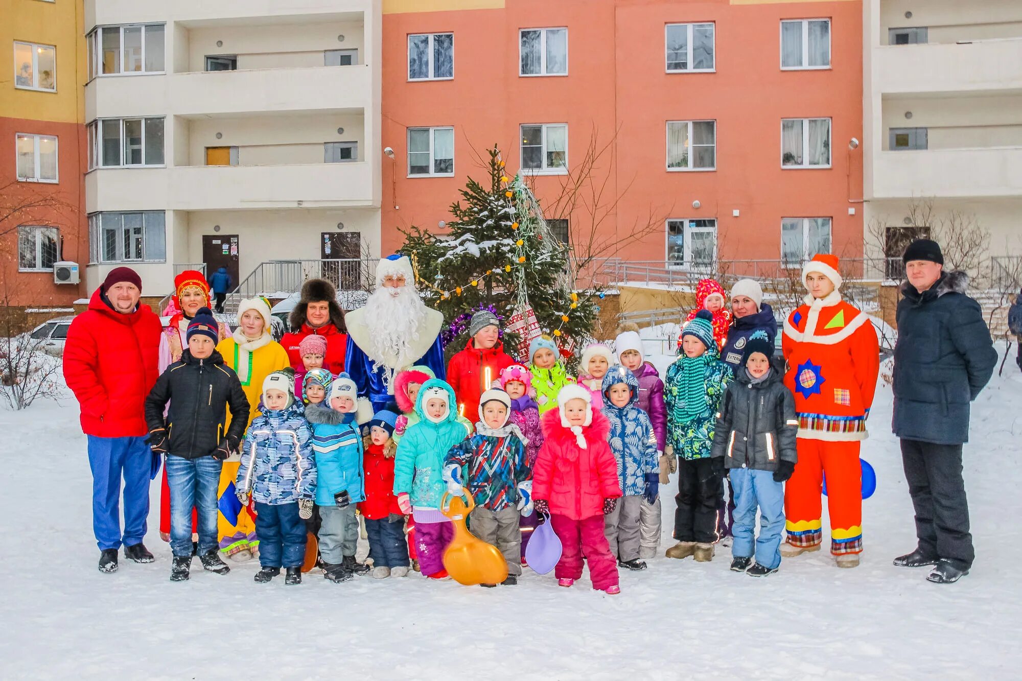 новогодний праздник двора сценарий