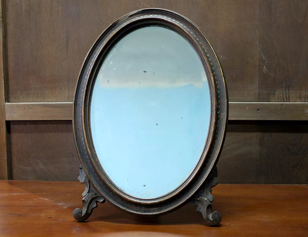 Можно выкидывать зеркало. Старинное настольное зеркало. Зеркало в оправе. Антикварное зеркало. Старинное круглое зеркало.