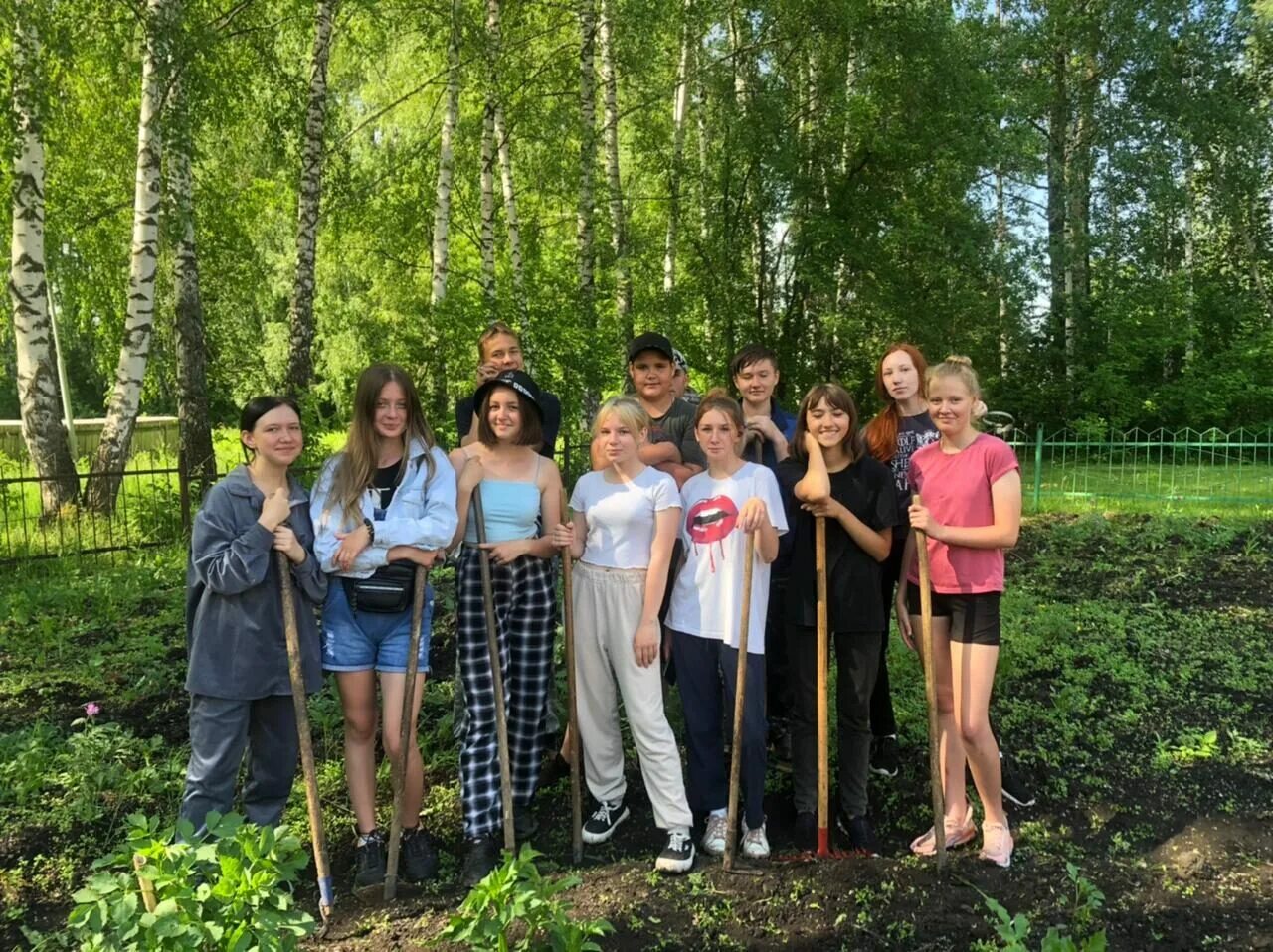 Трудовые алтайского края. 5 Трудовая четверть в школе. Солтонский район Макарьевская школа. ЦЗН Солтонского района. Деревня труд Алтайский край.