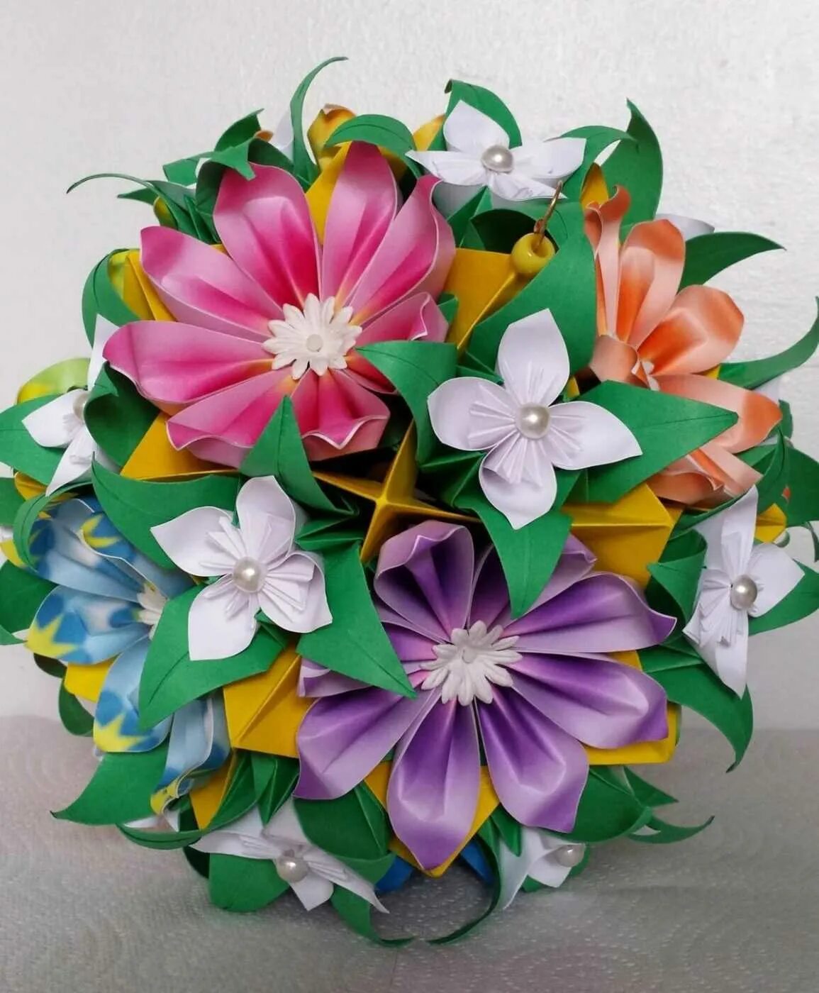 Букет из бумаги фото. Поделка цветы. Оригами цветок. Поделка букет цветов. Букет цветов «оригами».