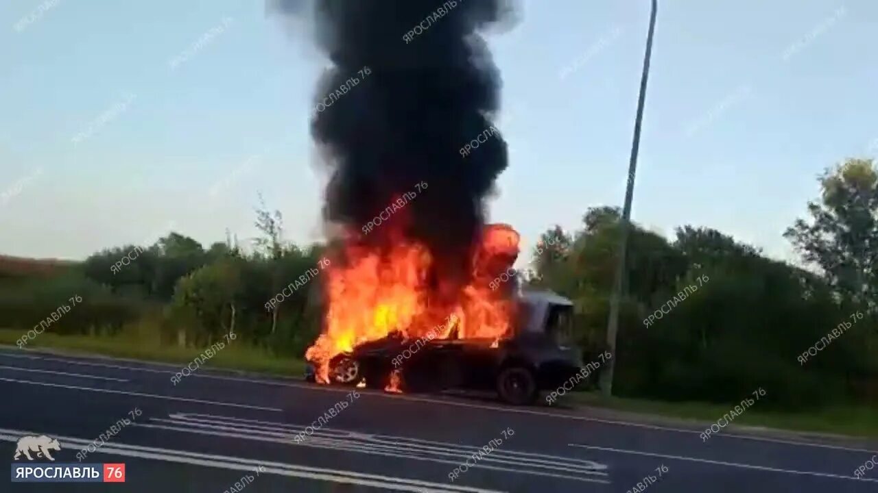 Сгорели приставы. На трассе м8 сгорел автомобиль. Трасса м8.