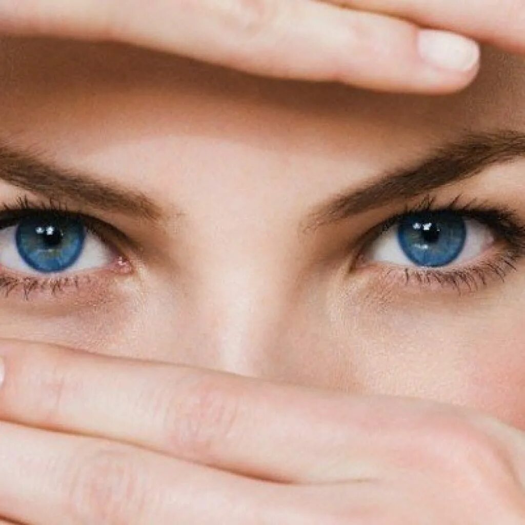 хорошее зрение. расслабленные глаза. здоровые глаза. счастливые глаза. хорошее зрение и здоровье.