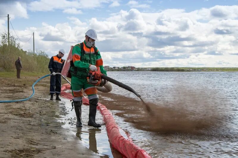 Учения разлив нефтепродуктов. Учения ларн. Учения по ликвидации нефти и нефтепродуктов. Учения разлив нефтепродуктов. Учения арктика ликвидация разливов нефти.