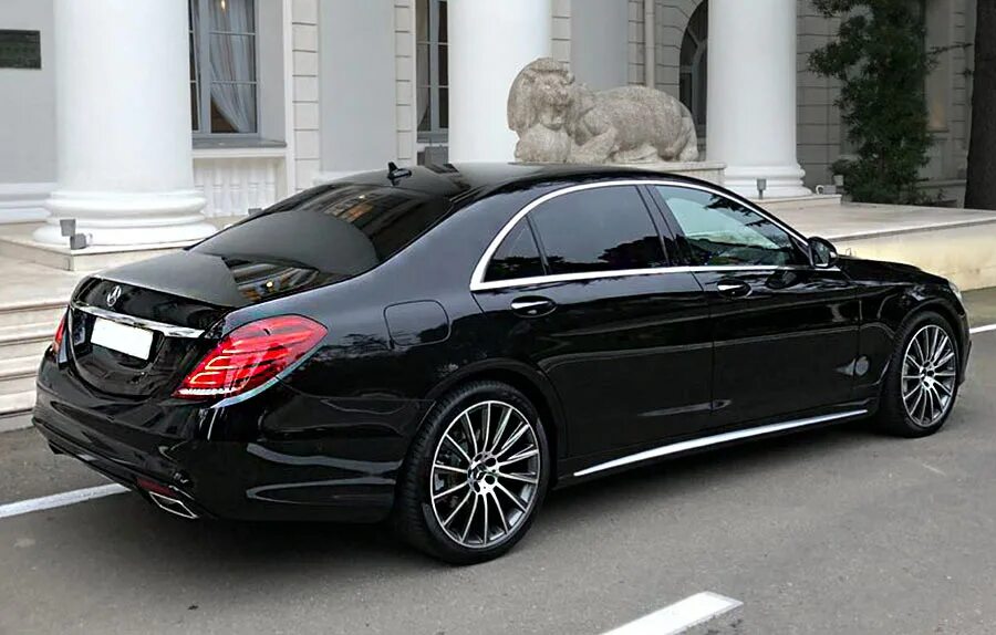 Mercedes s222. Mercedes s class w222 Black. 221 И 222 Мерседес. Мерседес с класс 222.