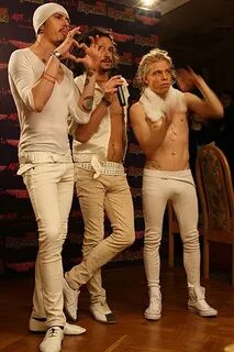 Ayol erotik kosplayidagi yigitlarning fotosuratlari