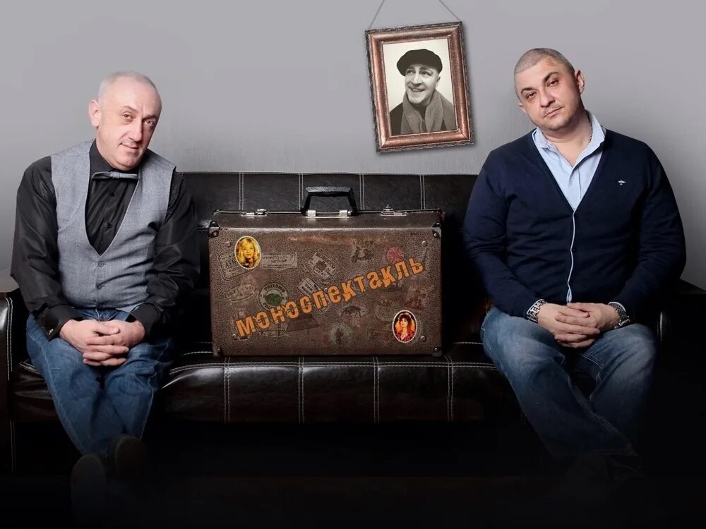 Спектакль. Спектакль собачье сердце с ливановым. Спектакль муму в театре. Иногда нам снятся собаки спектакль. Муму театр наций.