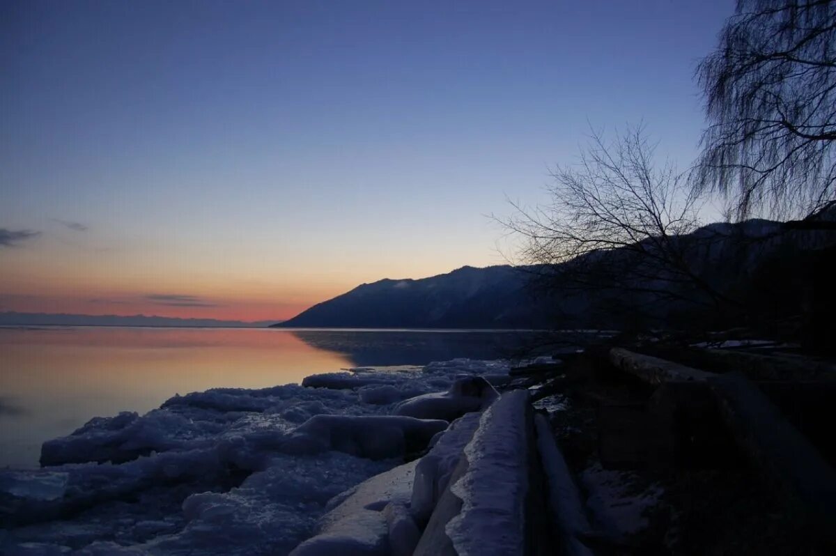 Танхой Байкал. Озеро Байкал, Восточная Сибирь. Озеро Байкал Восточная Сибирь фото. Хмурый Байкал. Удивительны летние вечера на байкале впр русский