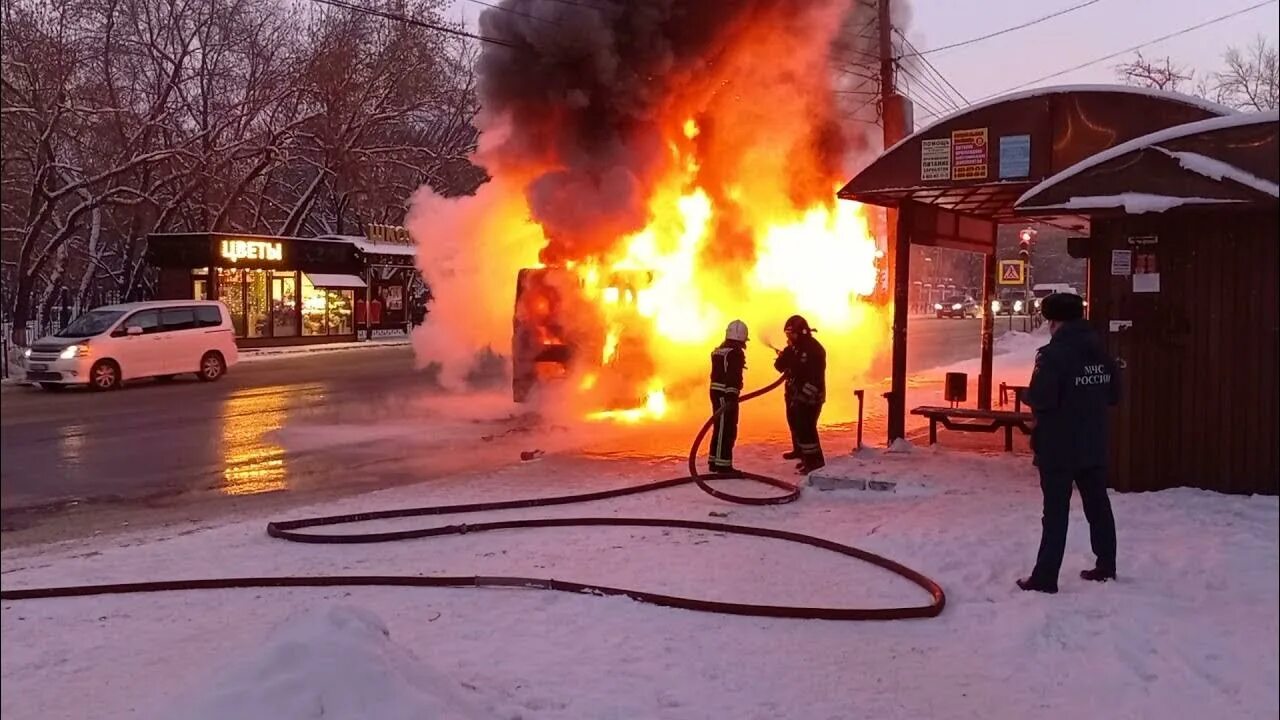 В Иркутске сгорел автобус. Горящая школа. В Новоленино сгорел автобус. 11 школа остановка