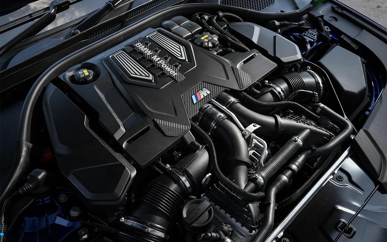 Звук двигателя бмв. BMW m5 f90 engine. БМВ м5 f90 двигатель. Мотор БМВ м5 ф90. BMW m5 f10 мотор.