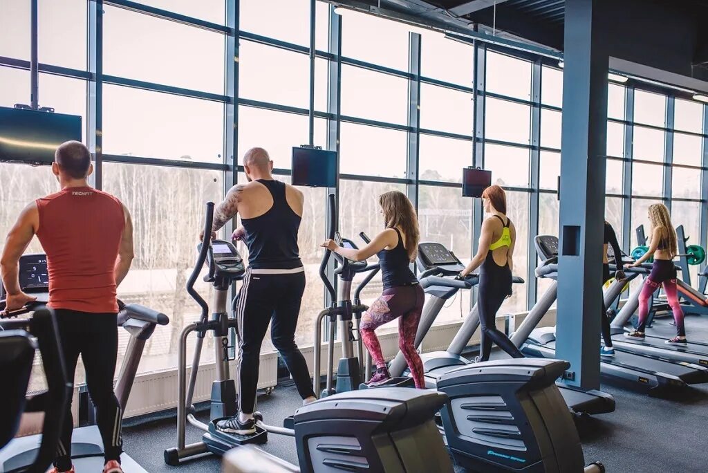 Почему фитнес клуб. Почему фитнес клуб. Форма для занятий в фитнес центре. Aversfit екатеринбург зал. Почему фитнес клуб.