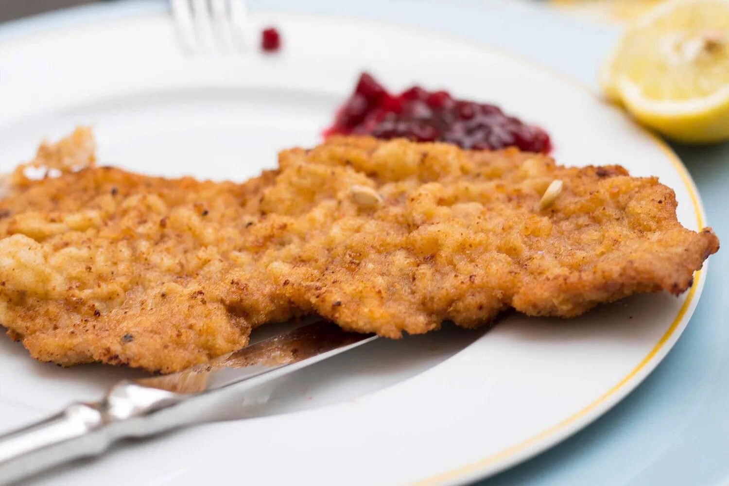 Шницель по министерски. Шницель из горбуши. шницель куриный. шницель по-министерски ломоносовский завод. шницель рыбный натуральный фото.