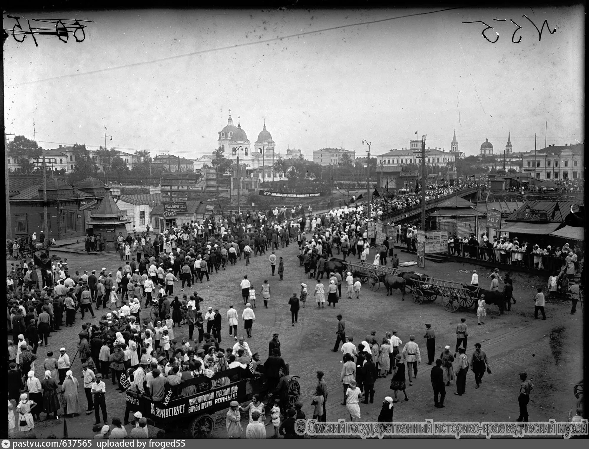 1929 год был назван годом. Омск 1929. Старый Омск в фотографиях. Pastvu Омск. 1929 Год 1 Майская демонстрация.