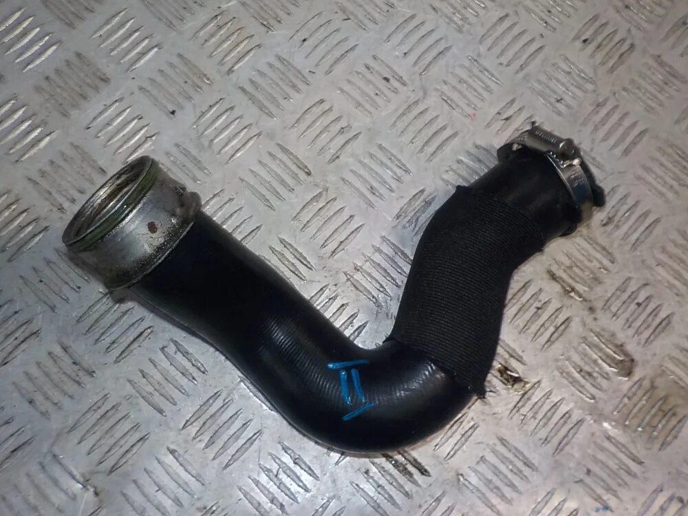 Патрубок туарег. Туарег gp 3. 0 патрубок интеркулера цена. Патрубок туарег. Патрубок интеркулера туарег 2.