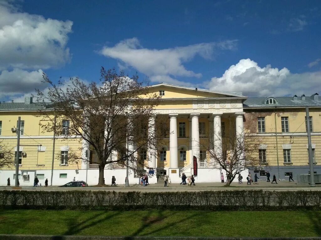 Вдовий дом, Москва, Баррикадная улица, 2/1с1. Вдовий дом Жилярди. Баррикадная улица 2/1с1. Вдовий дом на Баррикадной.