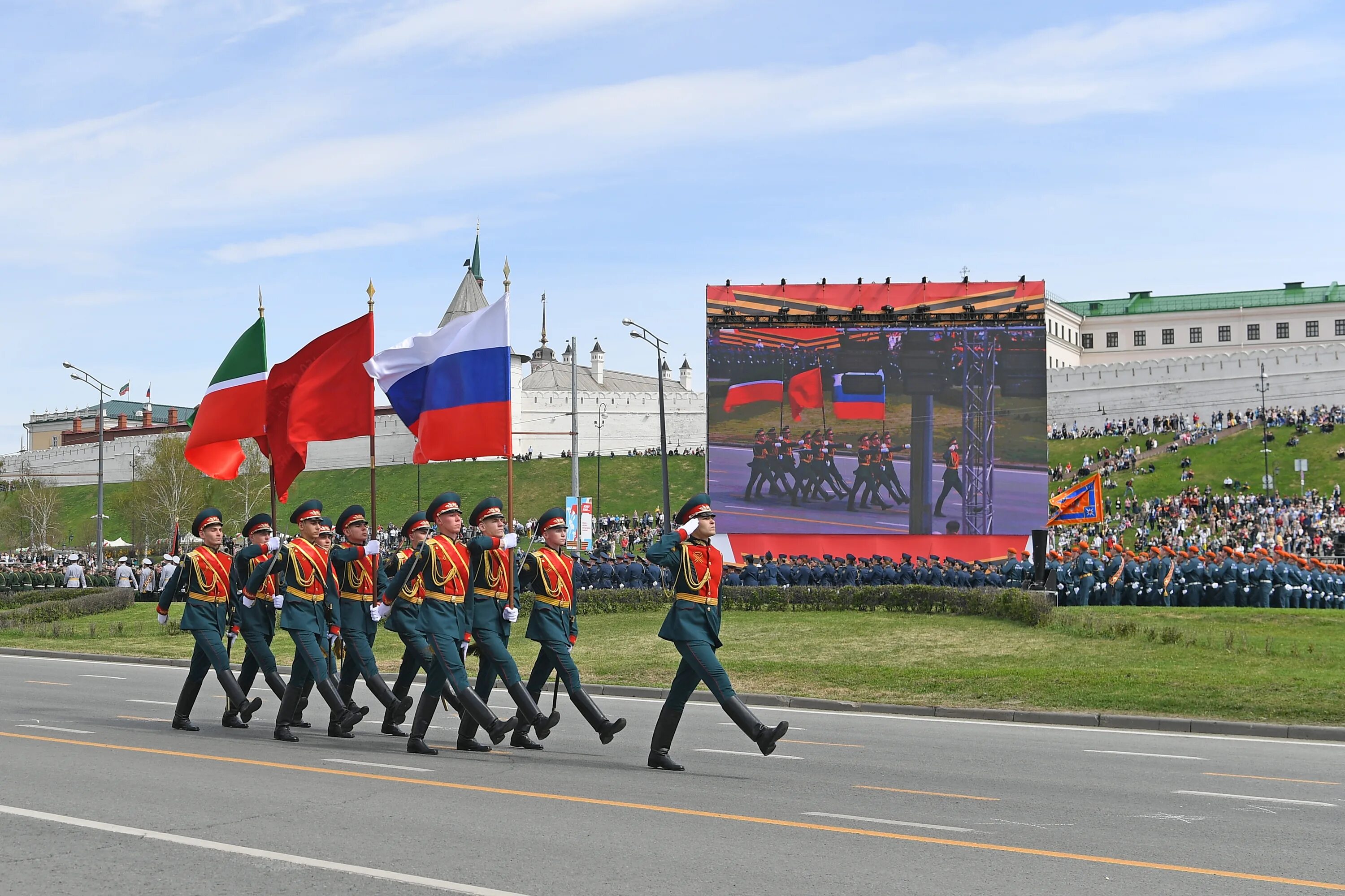 Парад казань. Площадь тысячелетия Казань парад. Парад в Казани 2021. Военный парад в Казани. Парад Победы Казань 2021.