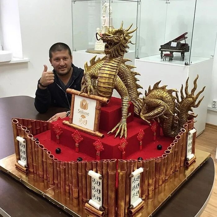 Известный кондитер ренат агзамов торты. Кондитер ренат агзамов и константин ивлев. Ренат агзамов гарри поттер. Кондитер ведущий ренат агзамов. Кондитерские шедевры рената агзамова.