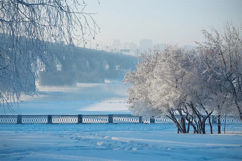 Зимой купить в новосибирске. Набережная Новосибирск зима. Набережная Новосибирск зимой. Красивая зима в городе. Зимний пейзаж Новосибирска.