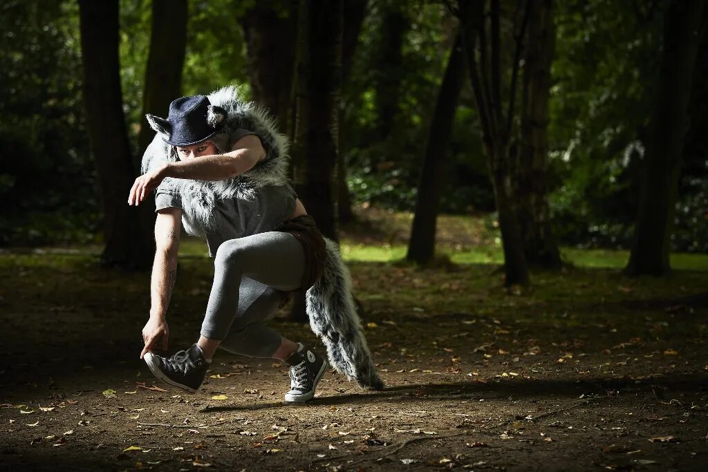 Где волк танцует. Волков танцы. Танцующий с волками. Танцующие волки. Танцы с волками конверс.