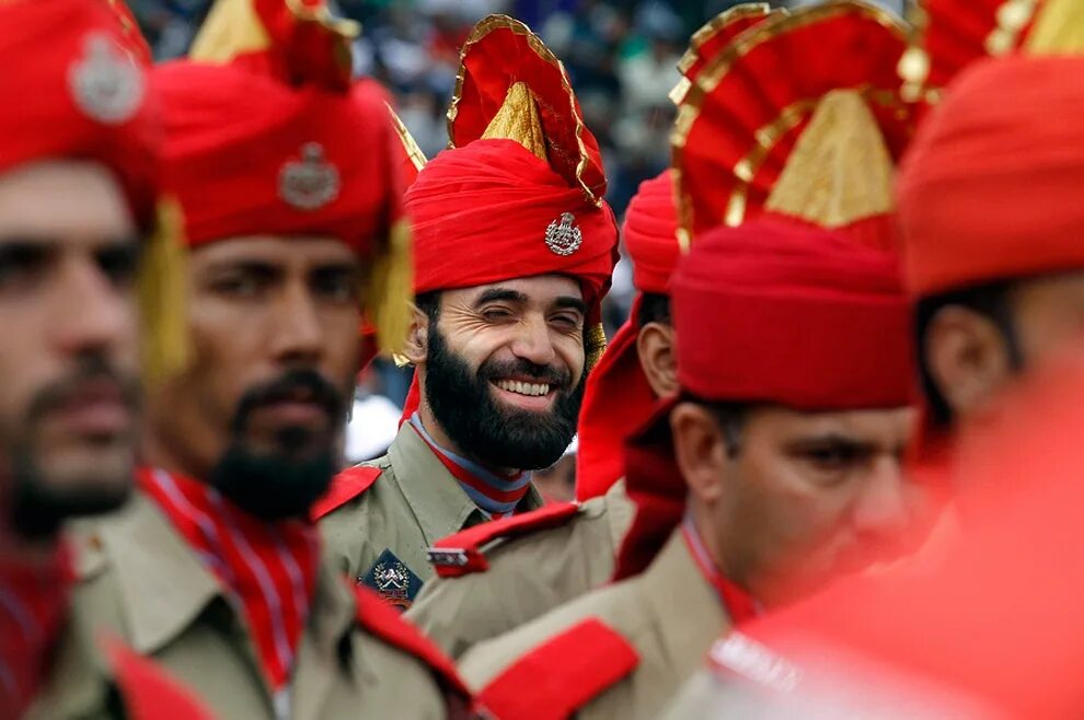 Индусы индейцы и пакистаецы. Пакистан праздники. Пакистанцы и индусы. Пакистанцы в британии. Территориальный конфликт индии и пакистана.