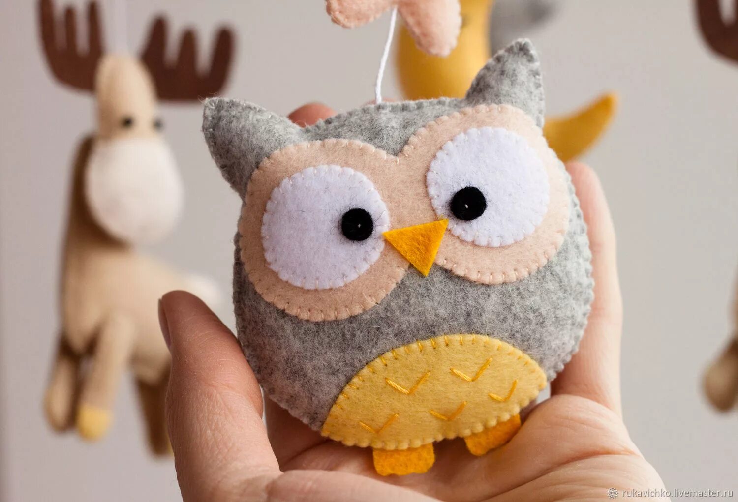 Сова из фетра. Совушка из фетра. совенок из фетра. игрушки из фетра сова.