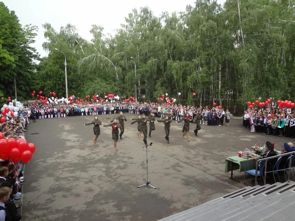Гимназия номер 82 краснодар. 82 краснодар. Гимназия 82 краснодар эмблема. 82 школа краснодар. Гимназия 82 краснодар ученики.