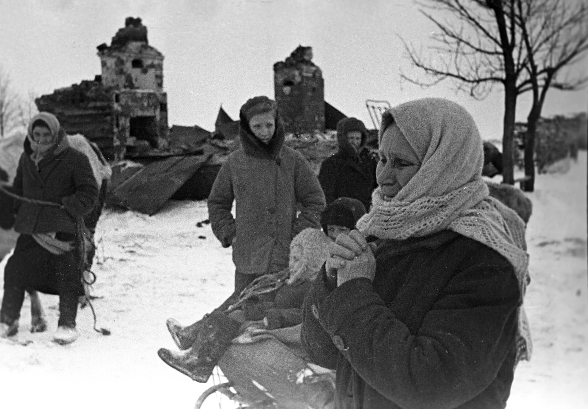 Жизнь во время войны. Фотохроника войны 1941-1945. Великая Отечественная война 1941-1945 оккупация. Великая отествечтевна война 1941-1945. Военная фотохроника 1941 1945.