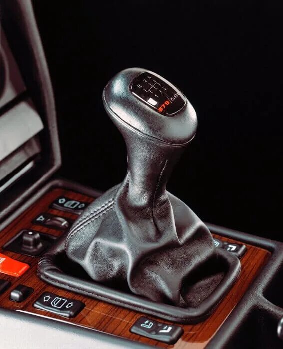 Коробка передач механика мерседес. Мерседес 190е коробка. 190e evo 2. mercedes-benz 311 ka рычаг мкпп. ручка кпп мерседес эво.
