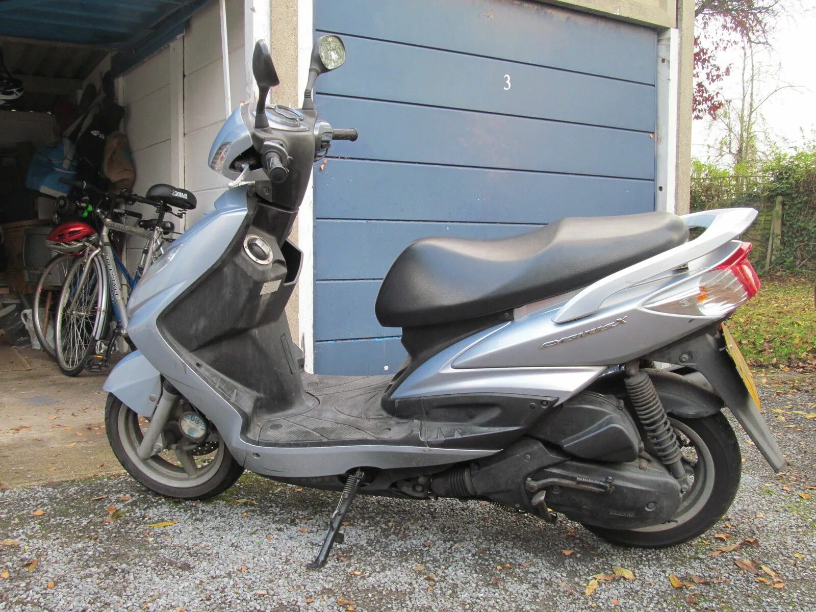 Скутер yamaha cygnus 125. Ямаха аксис трит 125 1998 года фото черный. Мопед yamaha bws 100. Yamaha bws 100. Ямаха джог 150 кубов.