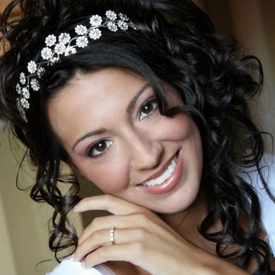 Макияж невесты для брюнеток. Макияж невесты для брюнеток. София бабурина свадебный макияж. Вечерний макияж для брюнеток. Свадебный макияж для брюнеток с зелеными глазами.