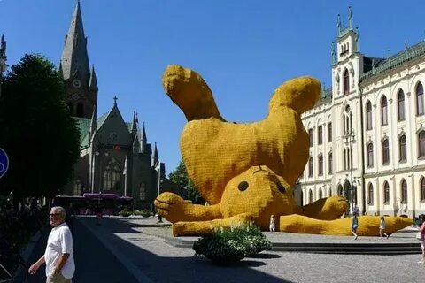 Большой желтый заяц