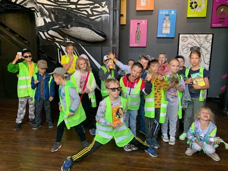 пешеходная дорожка в детском саду. школа марьино каникулы. выпускной техникум фото. школа марьино каникулы. детский праздник.