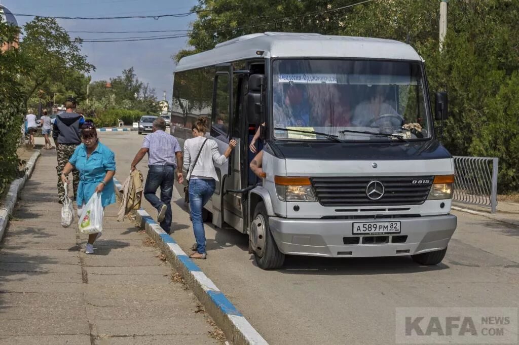 Автобус 2 феодосия. Феодосия орджоникидзе автобус 20. автостанция феодосия орджоникидзе. орджоникидзе автобусы автобусы феодосия. маршрутка феодосия орджоникидзе.