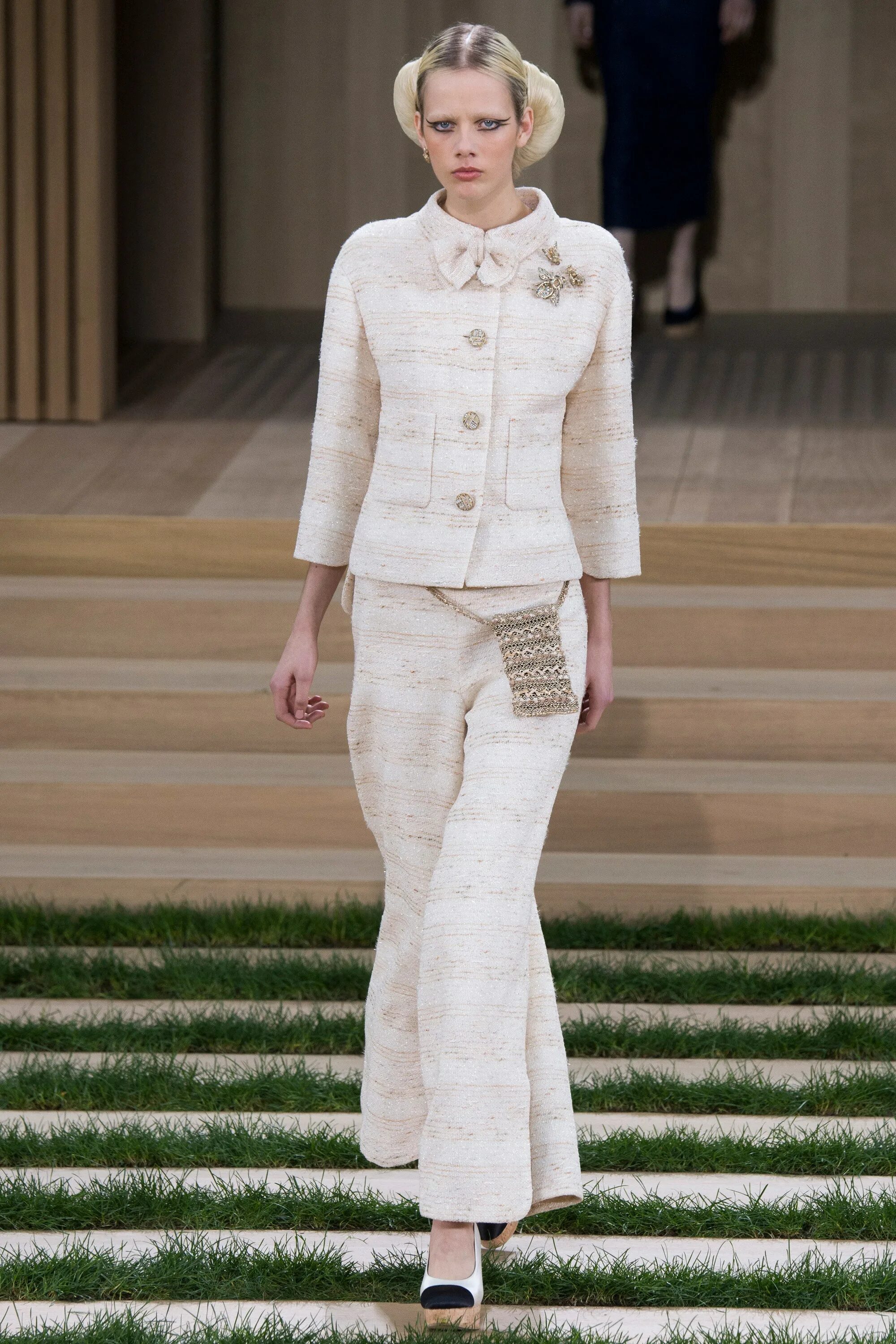 O desfile Ready-to-Wear Primavera-verão 2017 no site oficial CHANEL Chanel haute