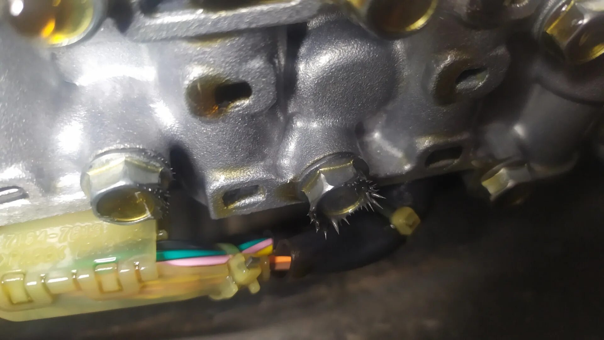 Nissan x trail 32 кузов контрольное отверстие коробка акпп. Масло в вариатор ниссан х-трейл т31 2. Вариатор nissan x-trail t32. Контрольный болт акпп ниссан х-трейл т 32 вариатор. Nissan x-trail t32 фильтр вариатора.