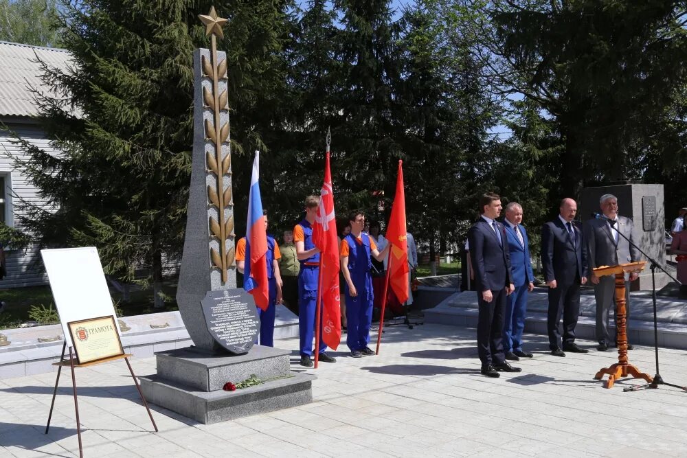 Погода в тросне на неделю орловская. Тросна Орловская область. Село Тросна Орловская область. Тросна Орловской области памятники. Поселок воинской доблести Орловской области.