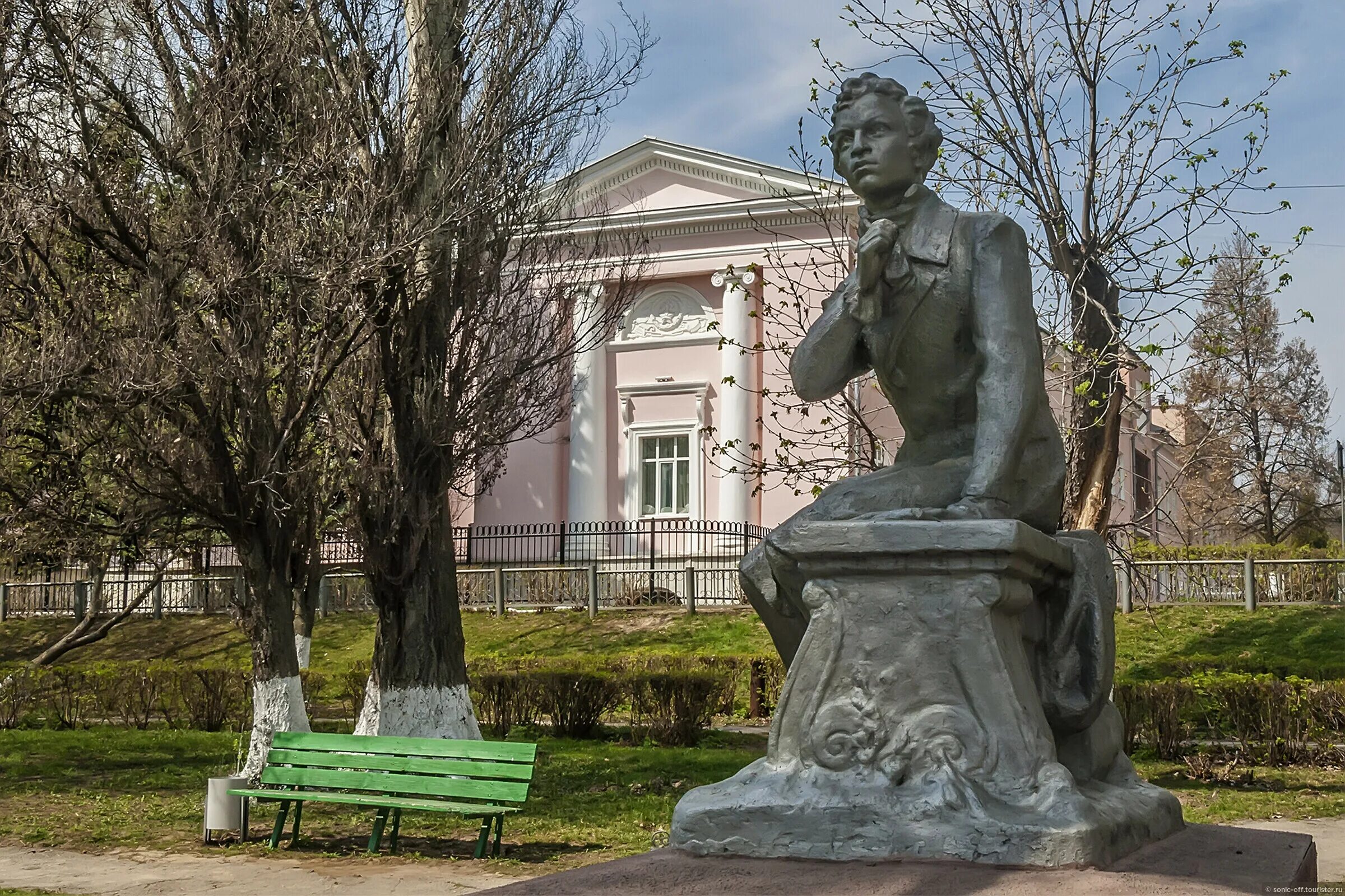 Пушкин рязанская область. Памятник есенину в рязани. Лицейский садик в царском селе зима. Скульптура есенина в рязани. Пушкин рязань.