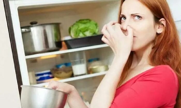 Воняет на кухне. Запах на кухне. Неприятный запах на кухне. От неприятных запахов на кухне. Как убрать запах на кухне после жарки.