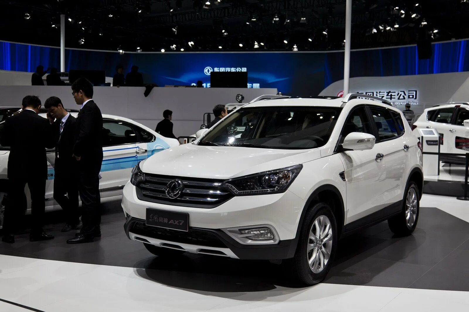 Донг фенг dfm. Автомобиль донг фенг. китайский донг фенг. dongfeng dfm. донг фенг 57.