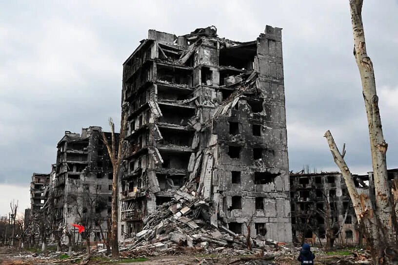 Разрушенный Мариуполь 2022. Руины Мариуполя. Разрушенный дом в Мариуполе. Мариуполь 2022. Разрушенный дом россия