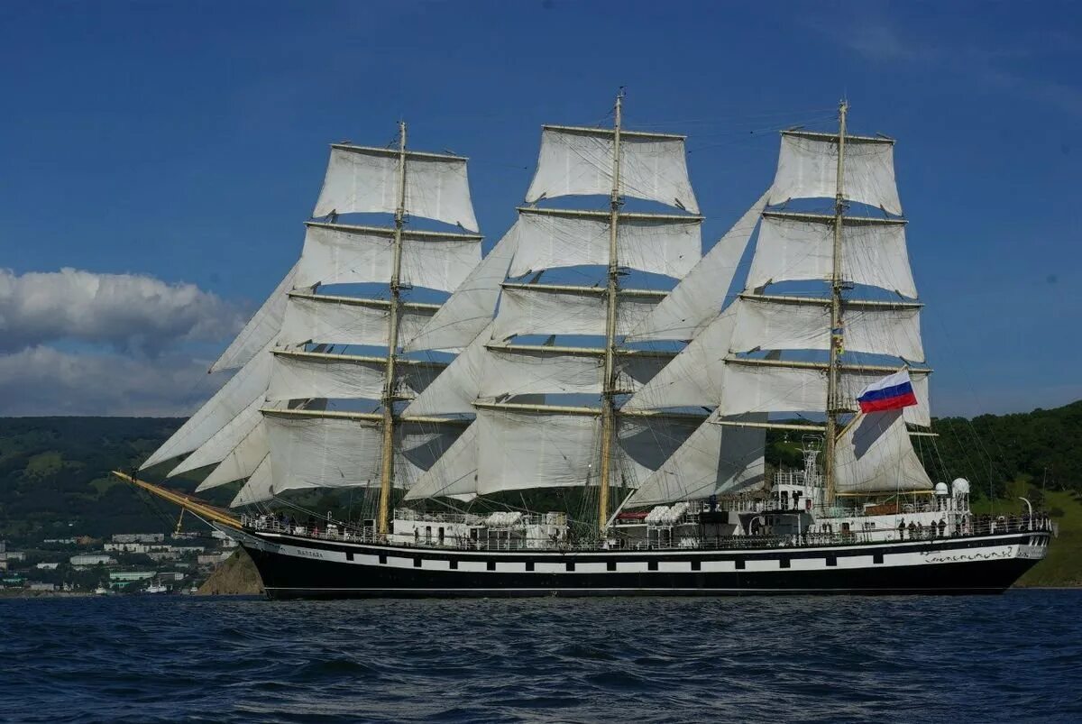 Трехмачтовый фрегат «паллада. Учебный парусник паллада. Фрегат афина паллада. Парусный корабль. Фрегат паллада владивосток.